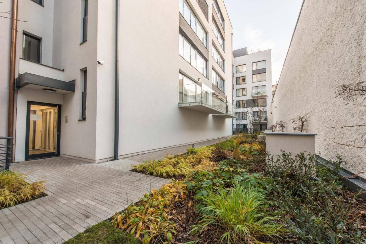 Quiet & New Near Center With Garage Apartamento Praga