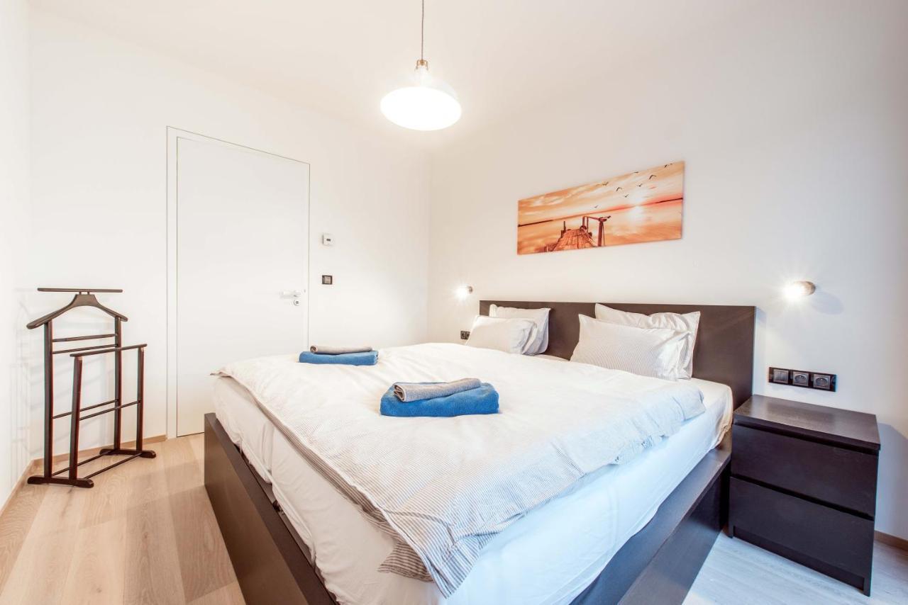 Quiet & New Near Center With Garage Apartamento